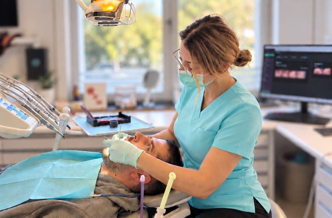 Tandhygienistbehandling i lugn klinikmiljö